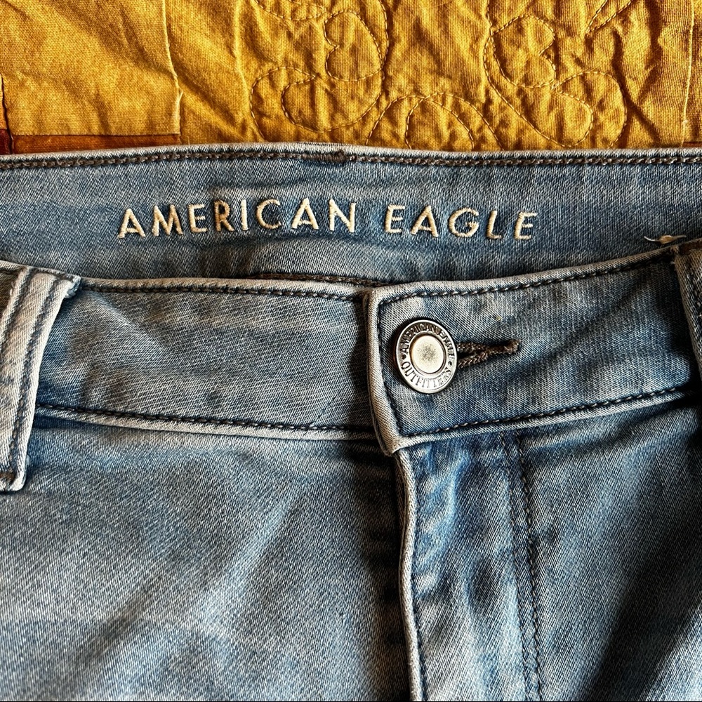 American Eagle Size 12 Light Wash stretch Jean